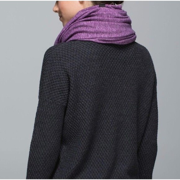 Lululemon Vinyasa Scarf Purple - Picture 10 of 10